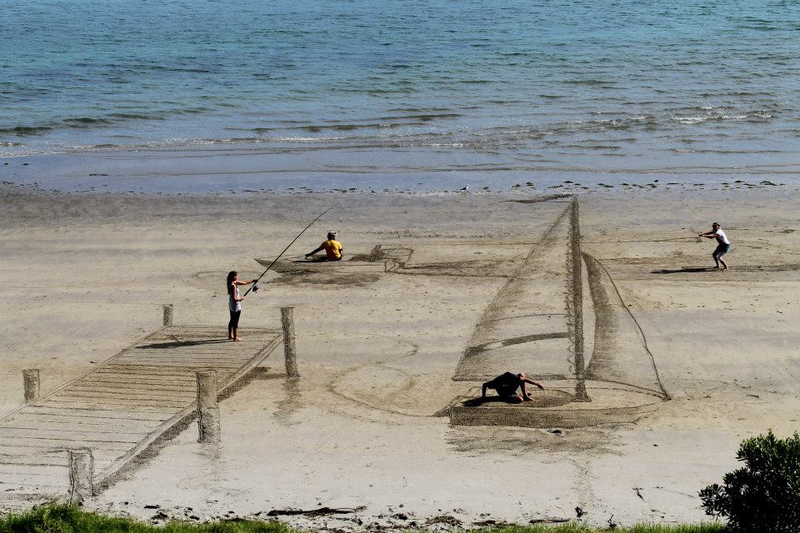 Illustration for article titled These Gorgeous Beachside Optical Illusions Will Fool You